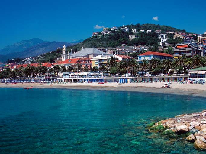 Pietra Ligure, Blick mit Meer