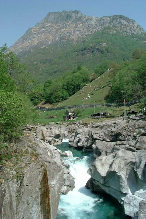 Verzasca torrent, Lavertezzo