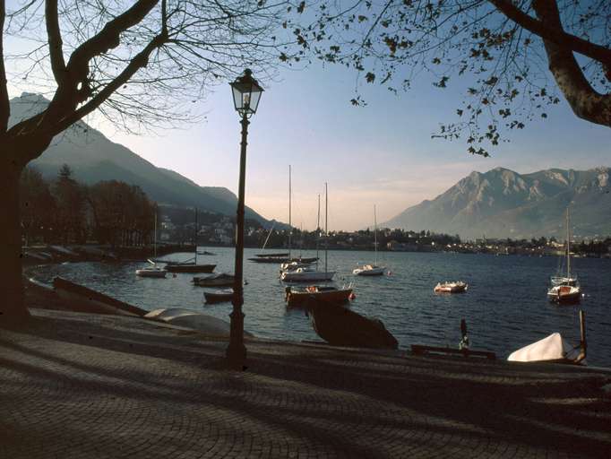 Die Seepromenade bei Lecco am Comersee