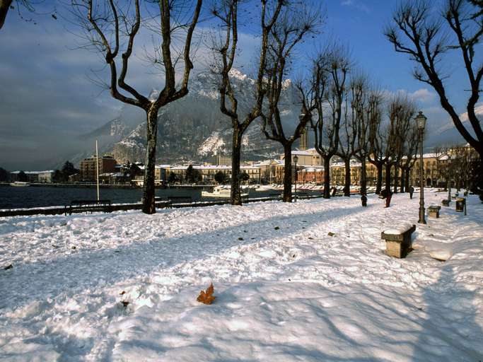 Lecco con neve