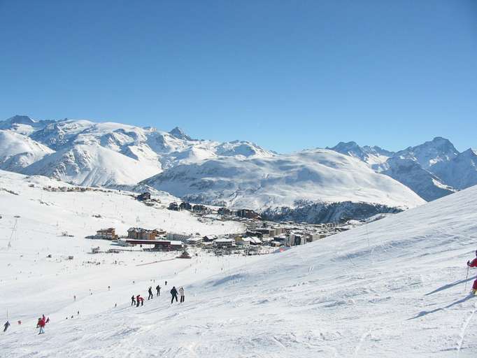 Der Wintersportort l'Alpe d'Huez