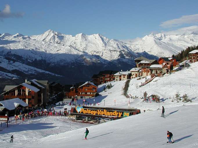 Skiing resort Peisey Vallandry