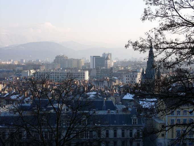 Morgenstimmung in der größten Stadt der Alpen - Grenoble