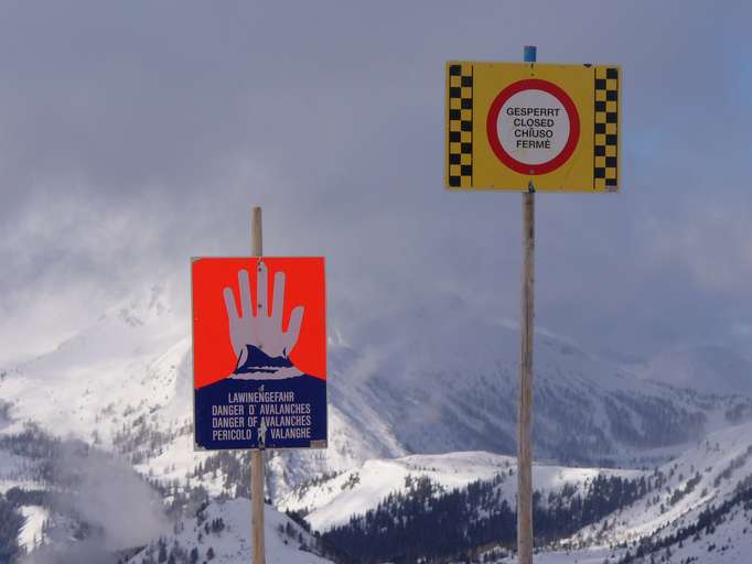 Avalanche signs in the Radstädter Tauern