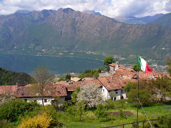 Bondone (Provinz Trento) am Lago d'Idro (Provinz Brescia) 