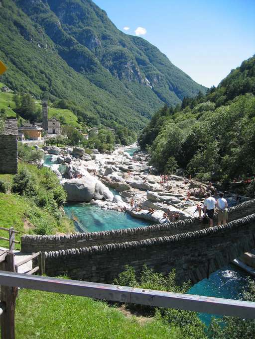 Ponte dei Salti in Lavertezzo im Verzascatal