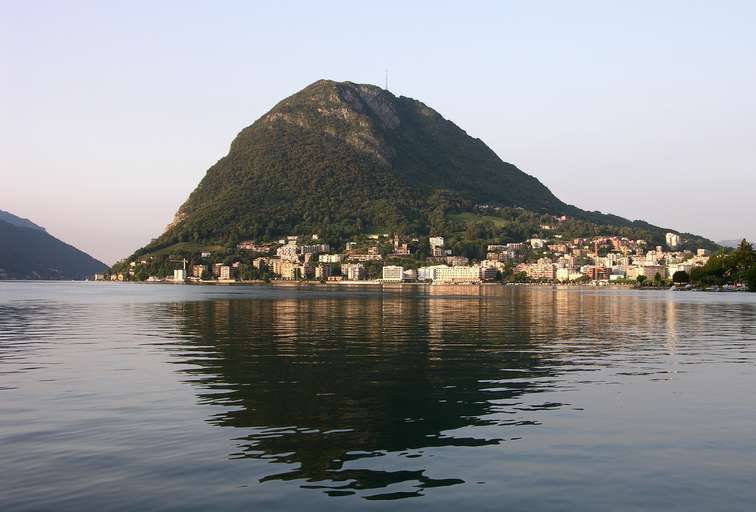 Lugano am Luganersee, als Hausberg gilt der Monte Bre (925m)