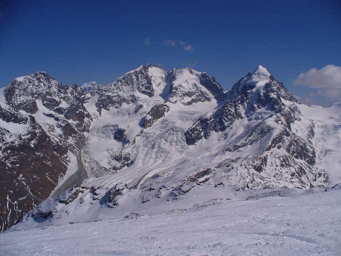 Piz Bernina (4.094 m) - der höchste Berg der Ostalpen - mit dem Gletscher Vadret da Tschierva