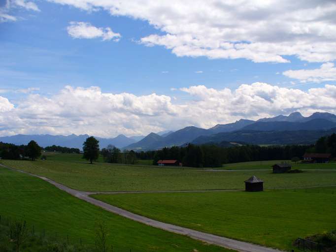 Alpenvorland mit Blick auf Flyschvoralpen, Chiemgauer Alpen und Mangfallgebirge 