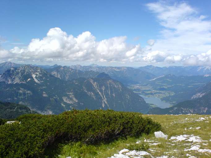 Blick vom Dachstein auf Hallstätter See