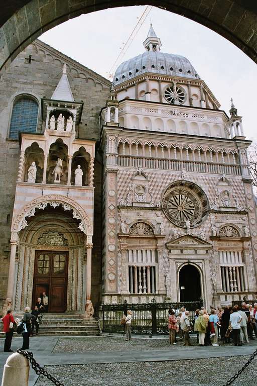 Die Cappella Colleoni ist das Grabmal des Bartolomeo Colleoni (1470-1476) und gilt als eines der Hauptkunstwerke der Lombardei