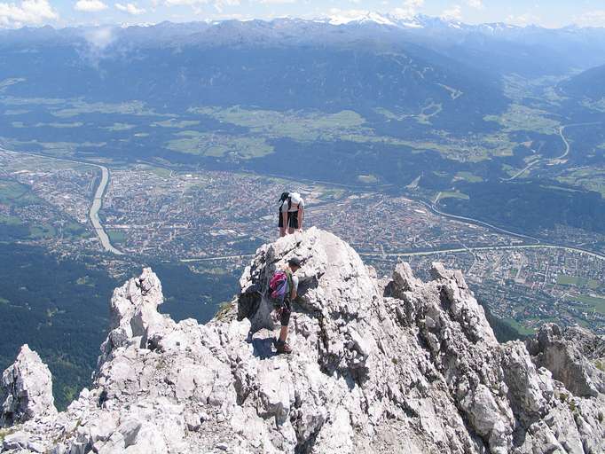 Vordere Brandjochspitze (2.559m) mit Blick auf Innsbruck