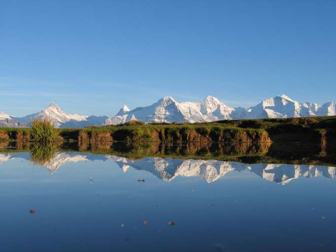 Berner Alpen: Jungfrau (4.158m), Mönch (4.107m) und Eiger (3.970m)