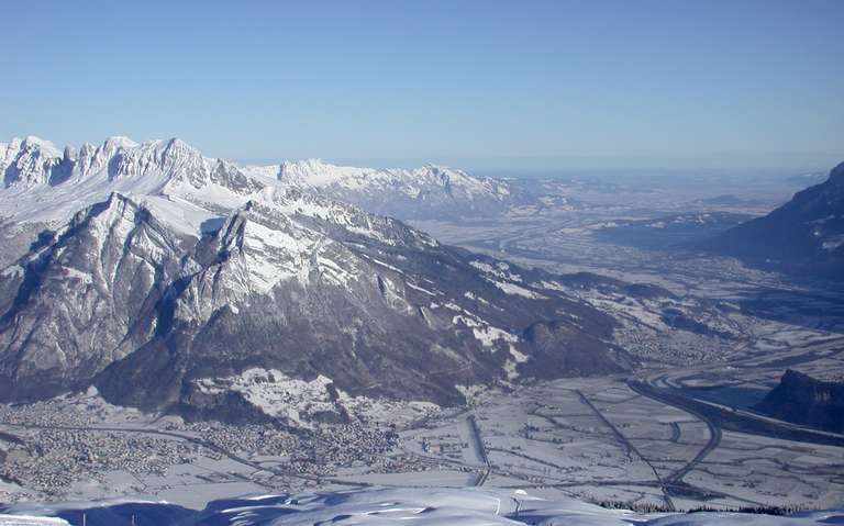 Sargans am Treffpunkt von Seeztal und  Alpenrheintal