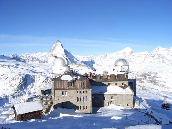 Gornergratbergstation (3.089m) vor dem Matterhorn (4.478m)