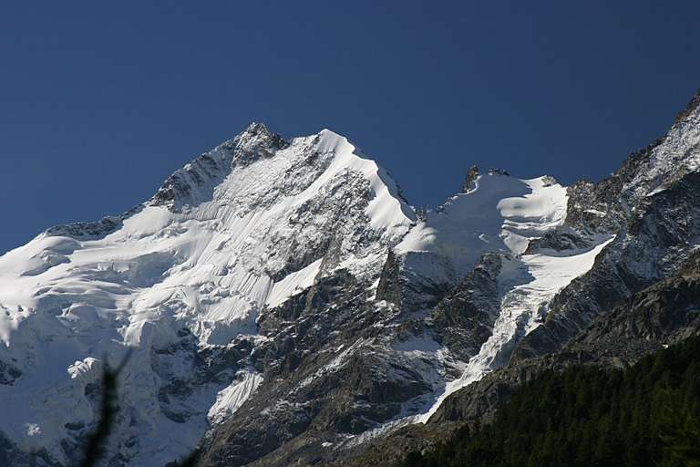 "Himmelsleiter" der Alpinisten, die Firnschneide des Biancograt am Piz Bernina (4.049m) 