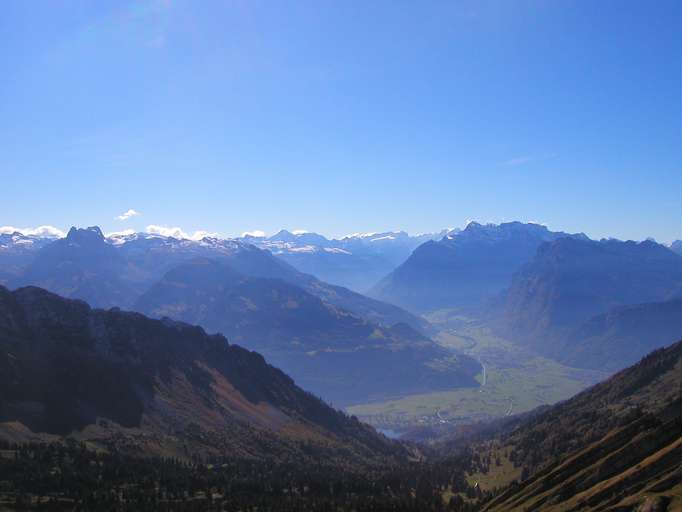 Linthebene und Glarner Alpen mit dem Tödi (3.614m)