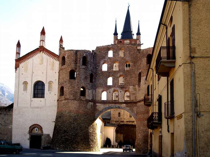 Römische Stadtmauer in Susa 