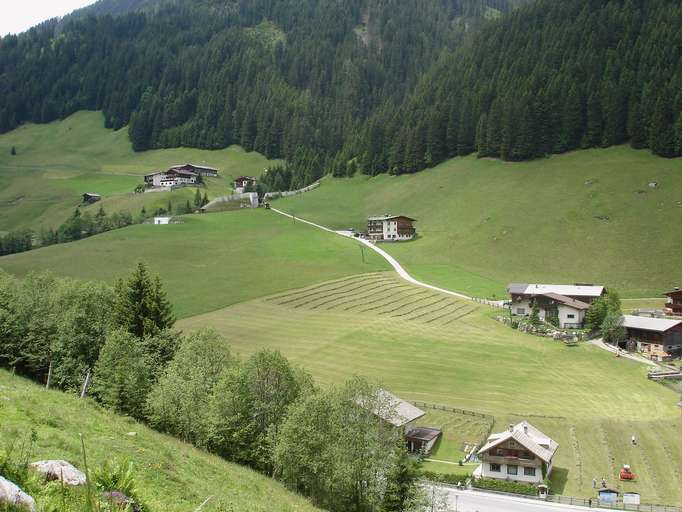 Farmhouses near Tux