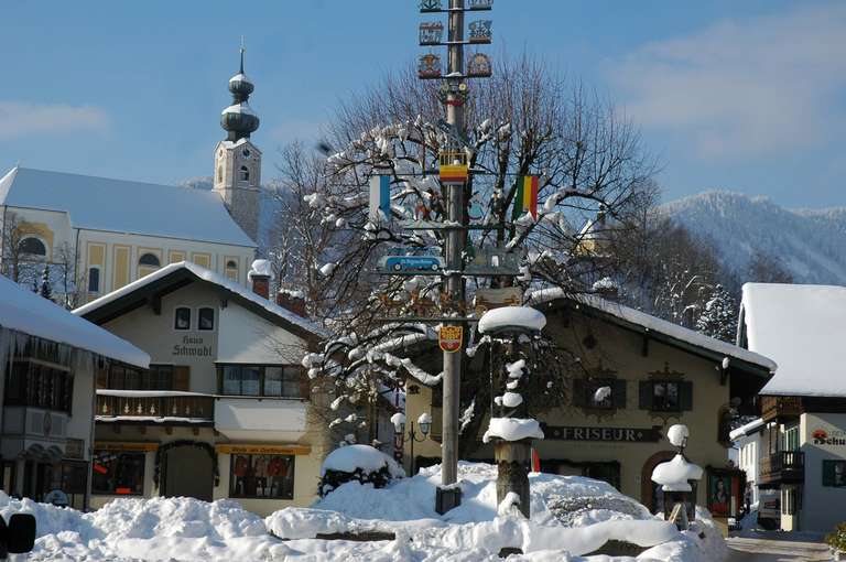 Ruhpolding mit Maibaum