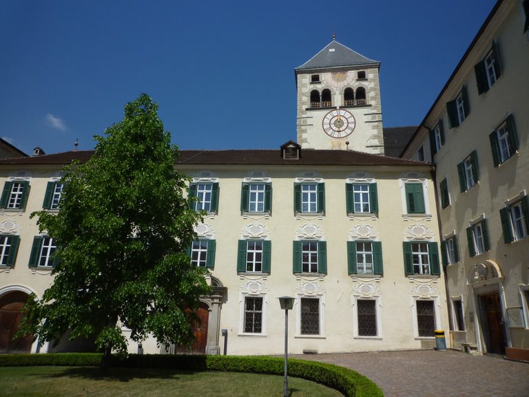 en:Innenhof von Kloster Neustift bei Brixen