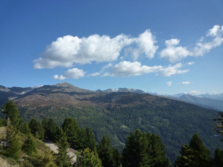 it:Blick vom Patscherkofel nach Südosten Richtung Profeglalm, Mühltaler Berg