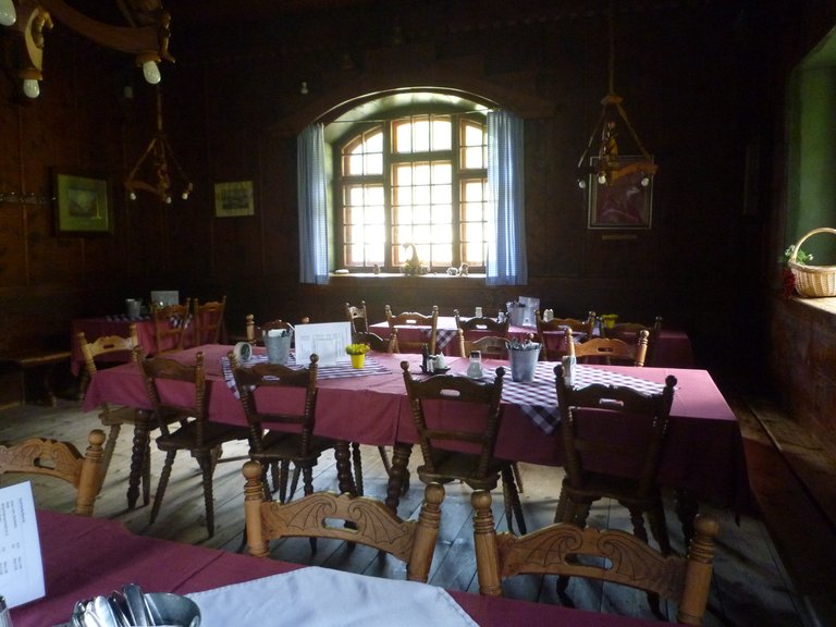 en:Berliner Hütte (2042m), Blick in die gemütliche Stube