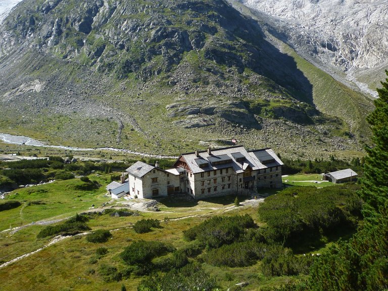 Berliner Hütte (2042m)