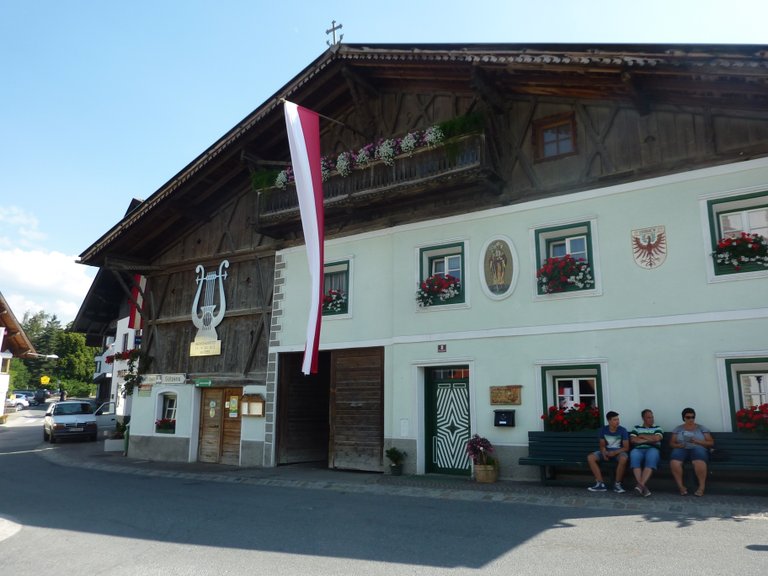 it:Mesner Hof in Mutters am Kirchplatz - Erbhof und Biobetrieb