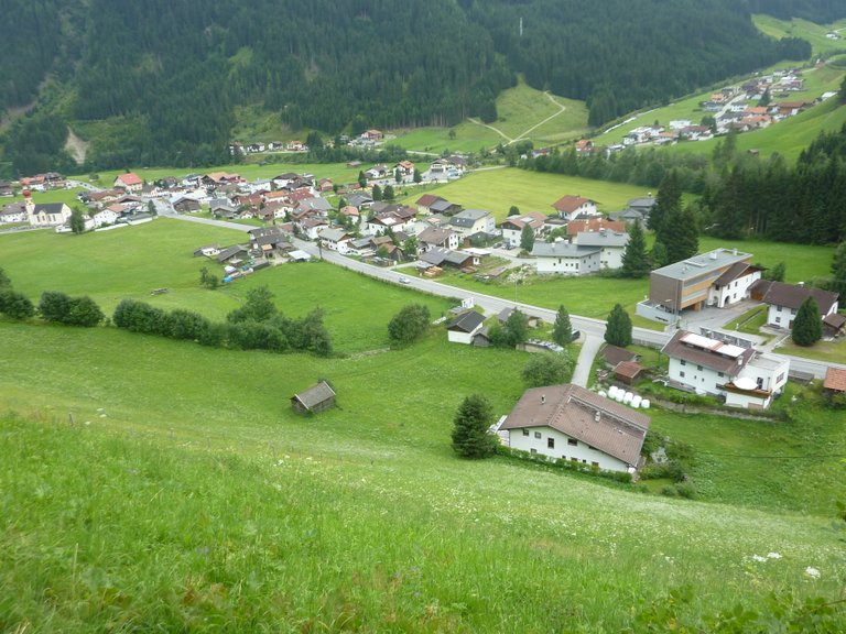 Gries im Sellarin am Zusammenfluss von Melach (von rechts hinten) und Zirmbach