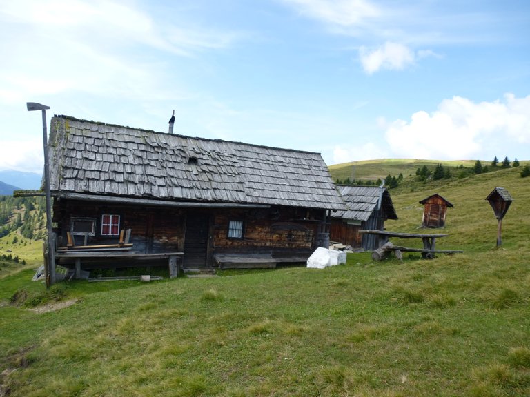 Hütte der Astalm auf der Lüsner Alm