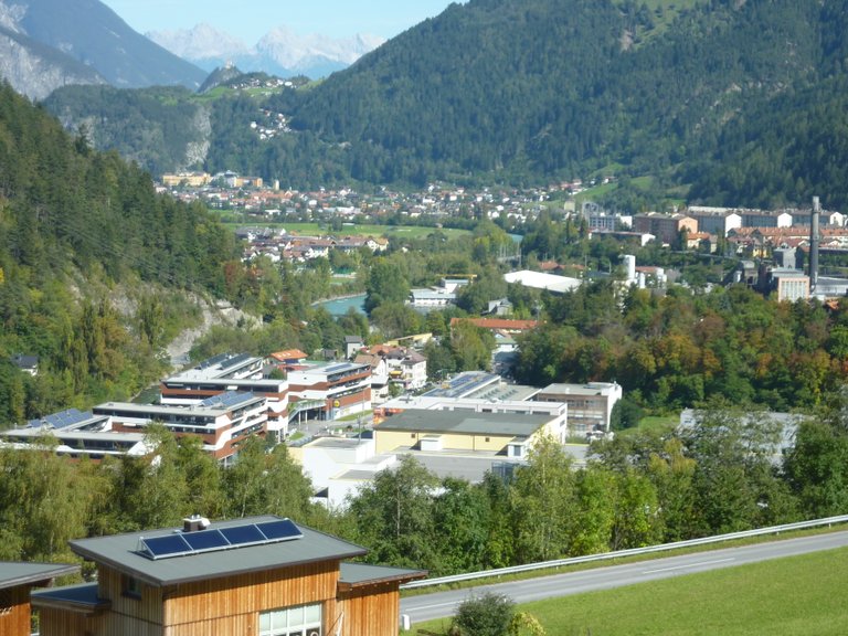 Landeck, im Hintergrund Zams und die Kronburg