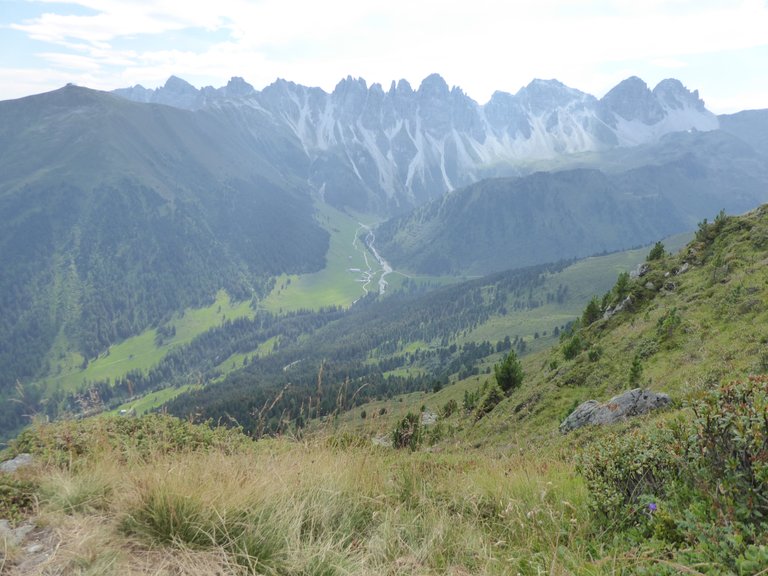 en:Blick ins Senderstal vom Grieskogel aus mit Kemater Alm und Kalkkögel