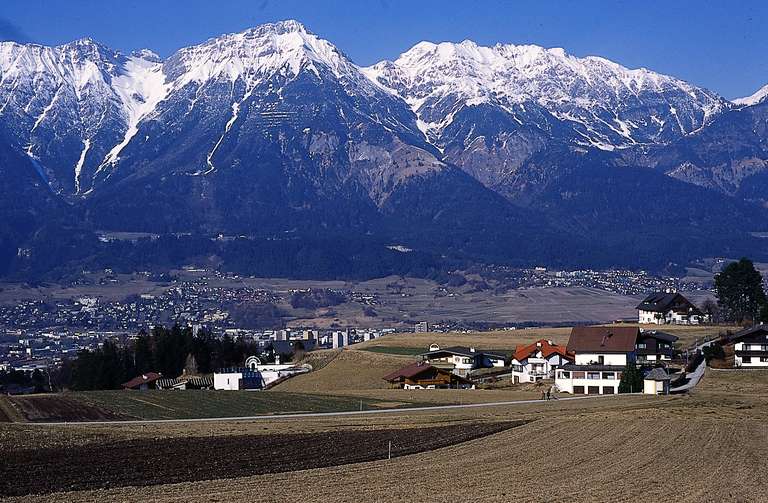 Aldrans mit Blick auf Arzler Scharte und Rumerspitze