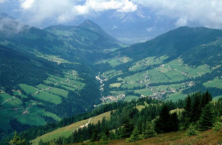 Blick über das Alpbachtal talauswärts