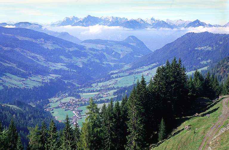 Blick übers Alpbachtal vom Schatzberg aus talauswärts