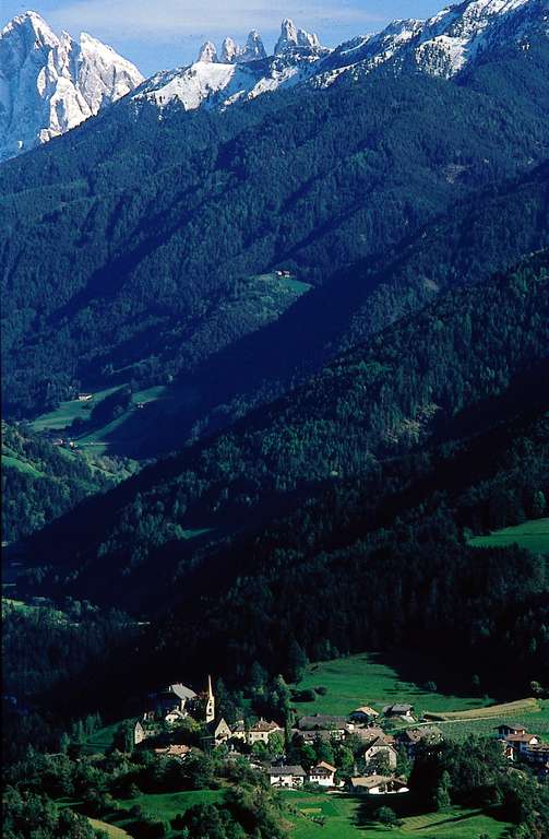 Ortsteil Gufidaun am Eingang des Villnösser Tales