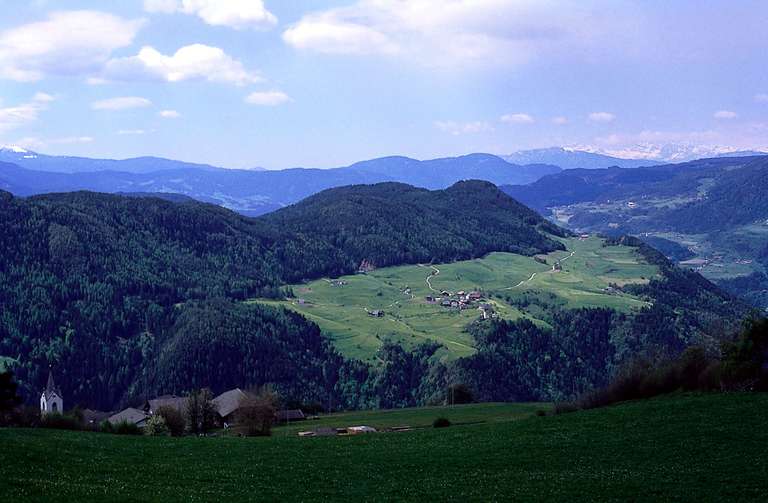 Castelrotto, vista sulla frazione Tagusa