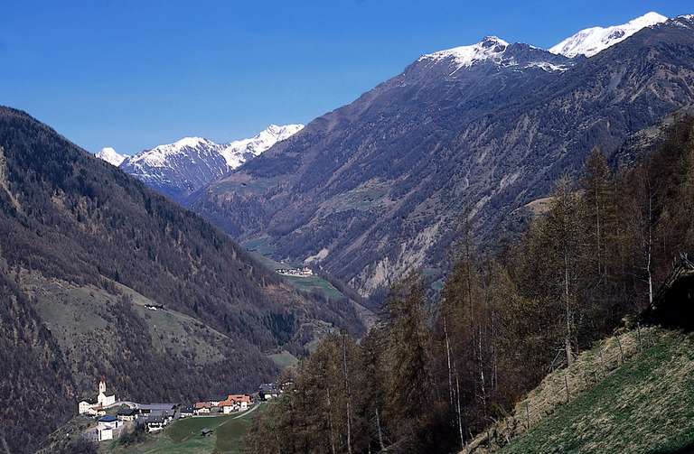 Katharinaberg mit Blick ins Schnalstal