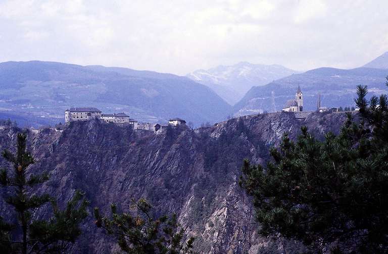 Rodenegg castle and Vill, Rodeneck