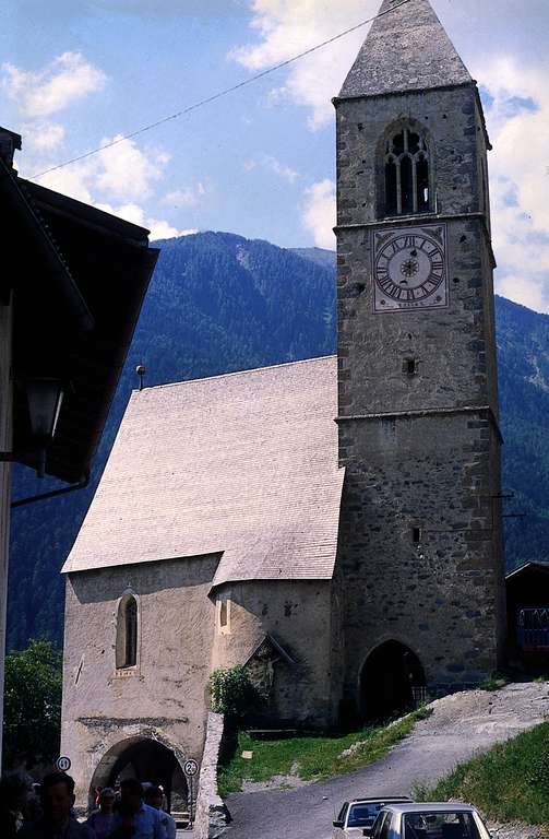 Gotische Kirche St. Leonhard in Laatsch