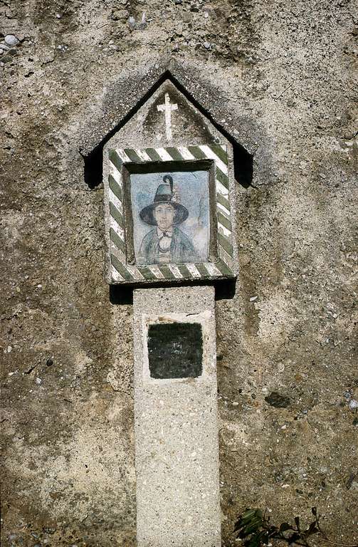 Cimitero, Mils