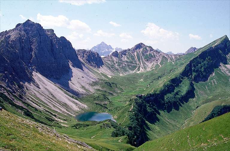 Lache mit Landsberger Hütte und Lachenspitze