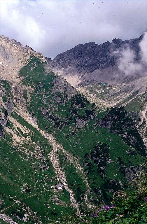 Muttekopfhütte with Muttekopfscharte