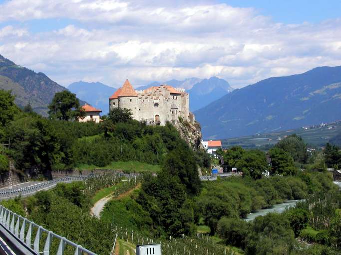 Kastelbell-Tschars, castle Kastelbell