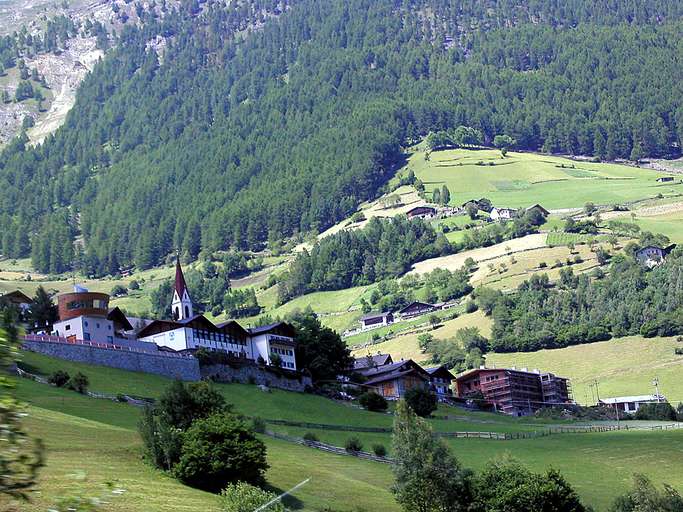 Il nucleo abitato di Valle, Martello