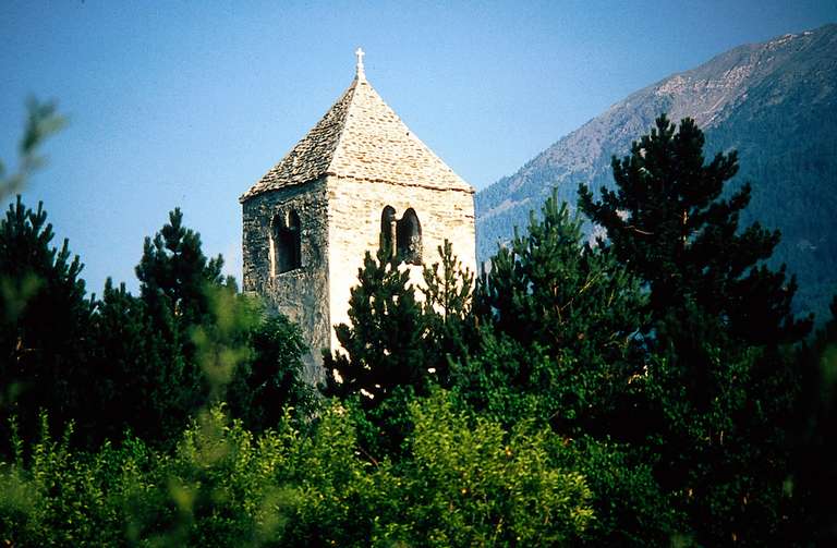 Laas, Kirche St. Sisinius, eine der ältesten Kirchen im Vinschgau