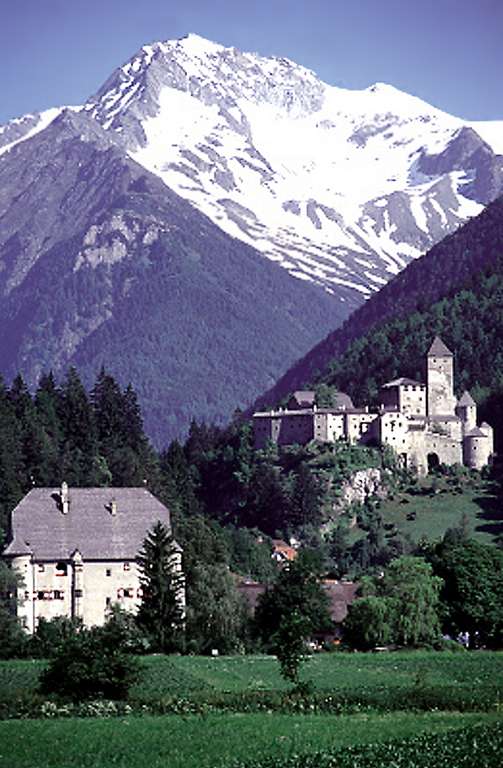 Sand in Taufers, Schloss Neumelans und Burg Taufers