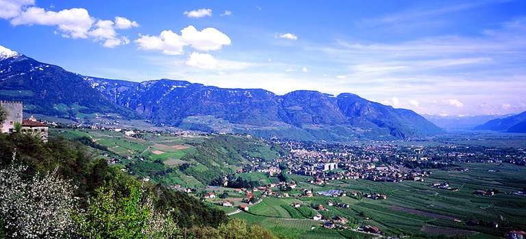 Meran, looking at the basin of Meran with the castle and the village of Tirol