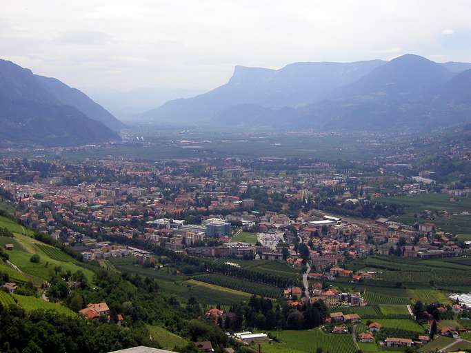 Meran mit Blick in das mittlere Etschtal